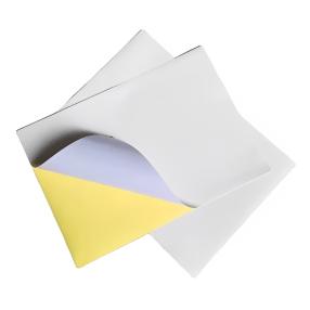 Ustvarjalne uporabe in praktične prednosti papirja z nalepkami v vsakdanjem življenju in projektih 